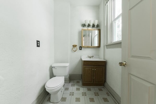 Photo - 385 Woodruff St