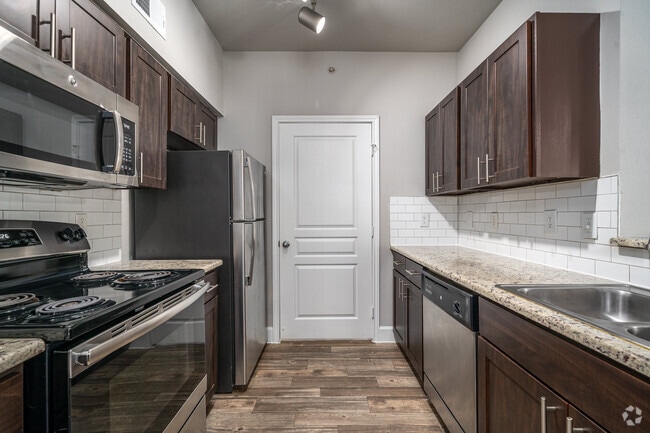 1BR, 1BA - 597SF - Kitchen