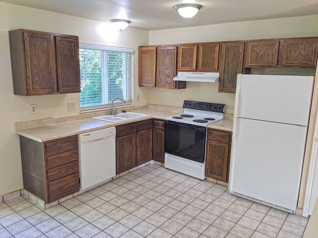 Building Photo - 3 BR/2 BA in Desirable Lafayette Neighborhood
