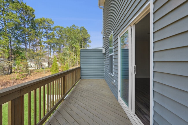 Balcón privado con mampara de privacidad - Avalon Townhomes Brier Creek