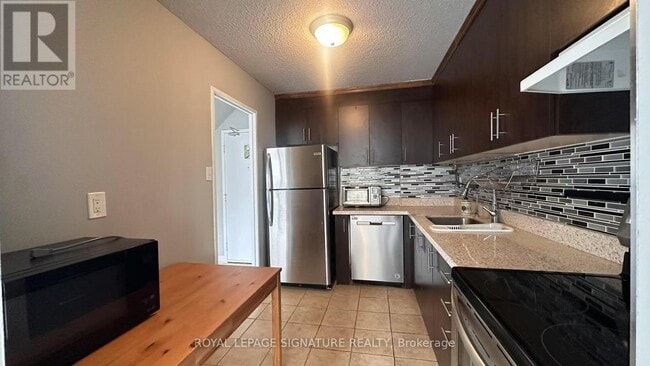 Photo - 2121 Roche Ct Unit 109