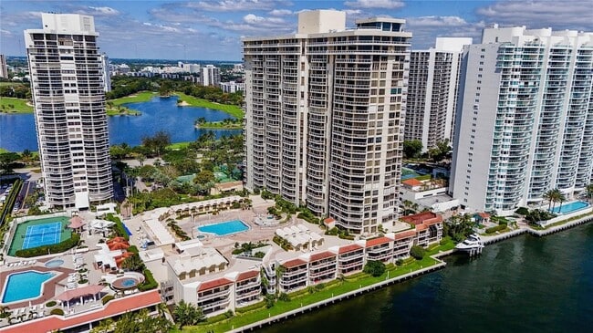 Building Photo - 20191 E Country Club Dr Unit 510 Rental