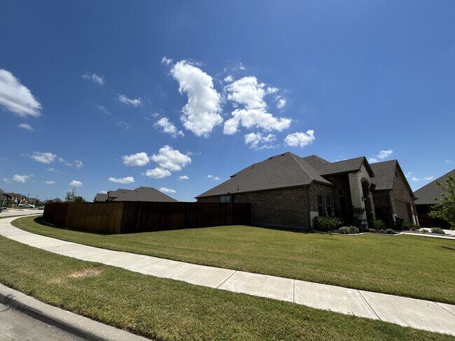 Photo - 541 Firethorn Dr