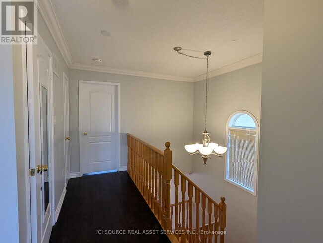 Photo - 77 Rainbow Valley Crescent