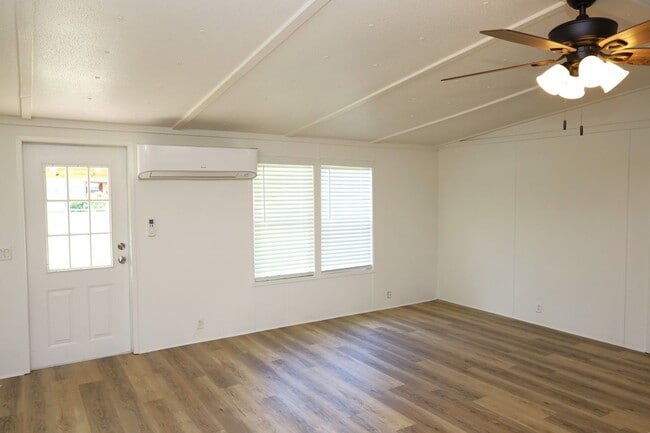 Photo - 345 Miller St