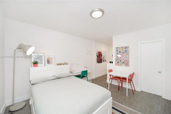 Building Photo - 770 NE 123rd St Unit 9