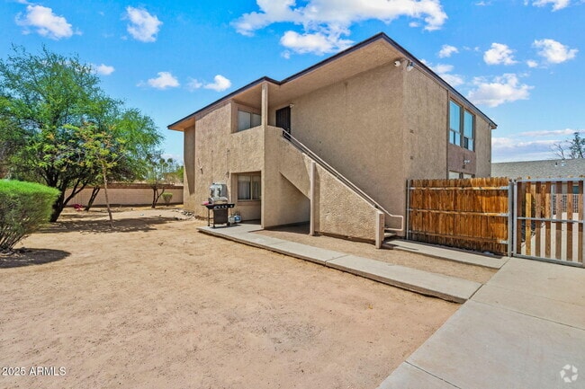 Building Photo - 535 W 9th St Unit 201 Rental