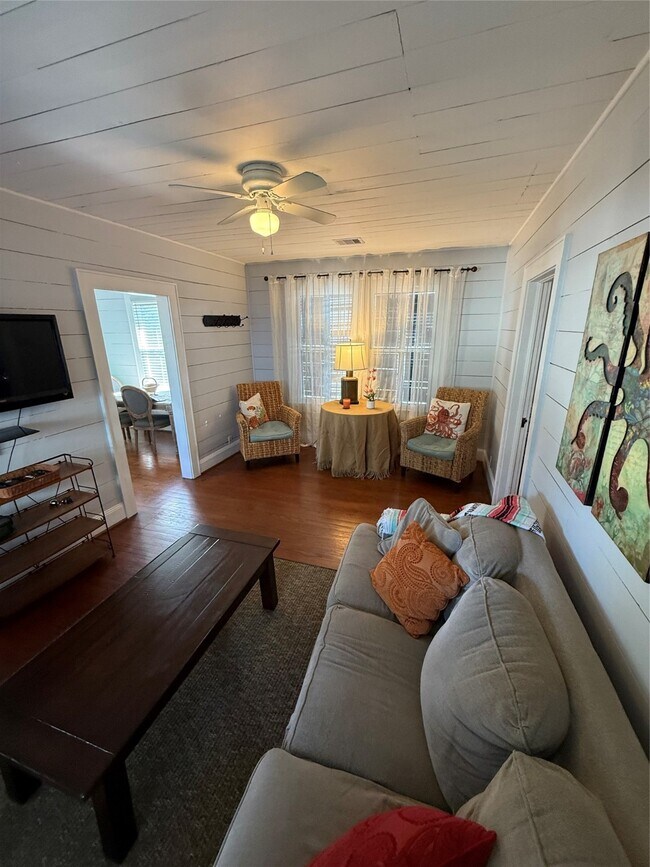 Photo - 2007 Avenue M