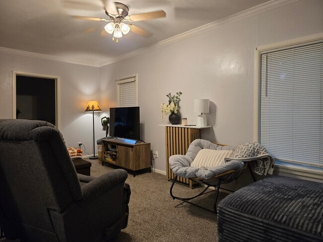 Building Photo - 212 7th St Unit 2 Bedroom
