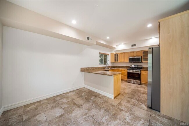 Photo - 10808 Kling St Unit 5