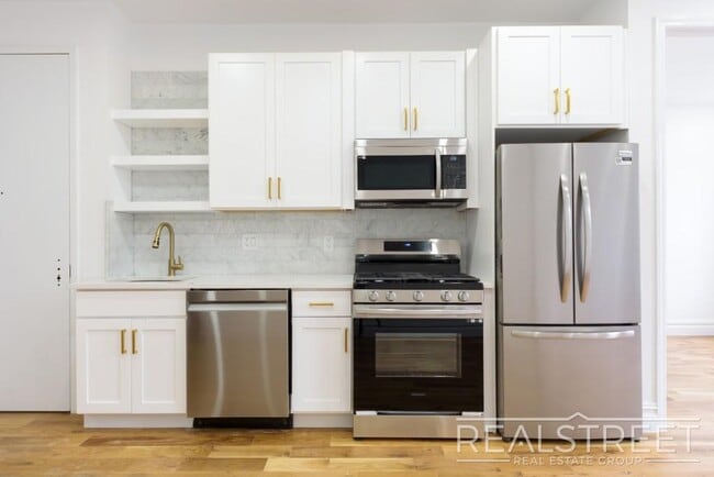 Photo - STUNNING TRUE 4 BED 2 BATH IN PRIME BUSHWICK TOWNHOUSE Unit 2