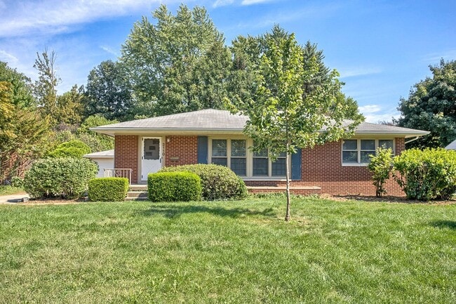 Photo - 3 bedroom, 2 bath Ranch -AVAILABLE AUGUST