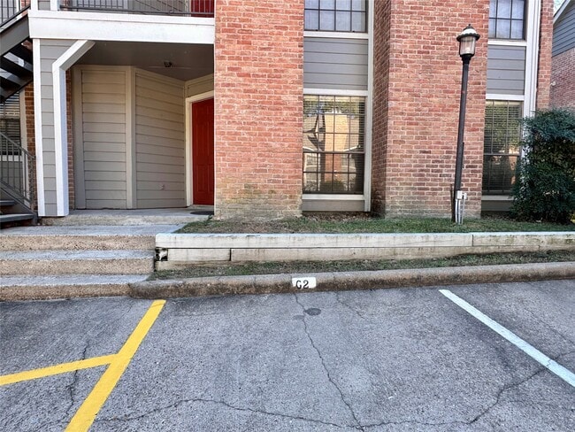 Building Photo - 2401 Sycamore Ave Unit C2