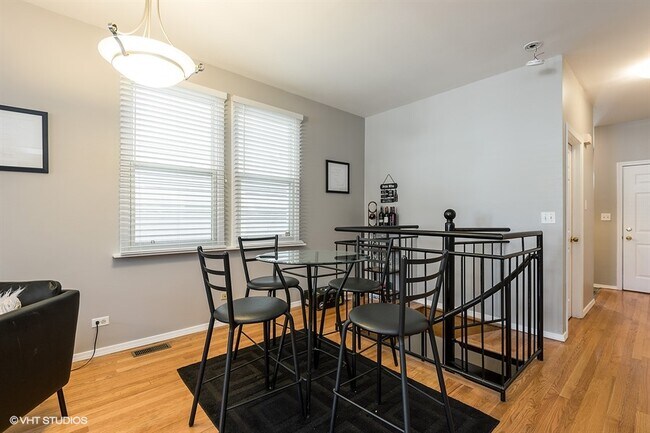 Photo - 1709 W Fletcher St Unit #1