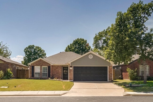 Building Photo - 226 Claris Ln