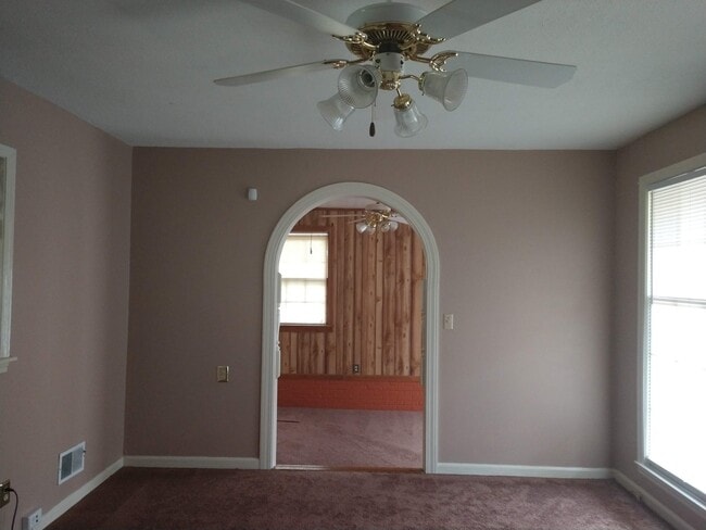 Building Photo - 114 Pinelope Ln
