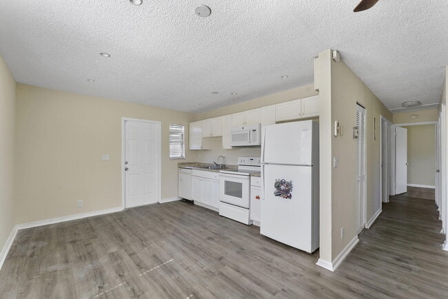 Photo - 1340 W 35th St House