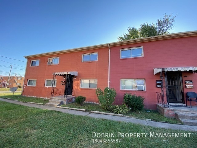 Building Photo - 2105 Phaup St Unit 2