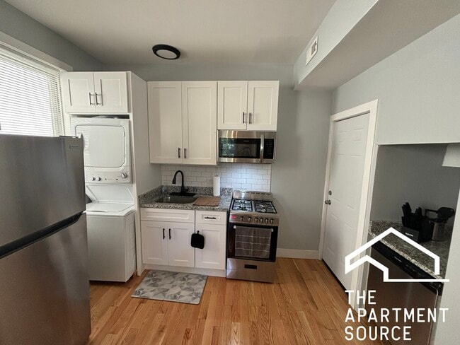 Building Photo - 1622 W Beach Ave Unit 2r