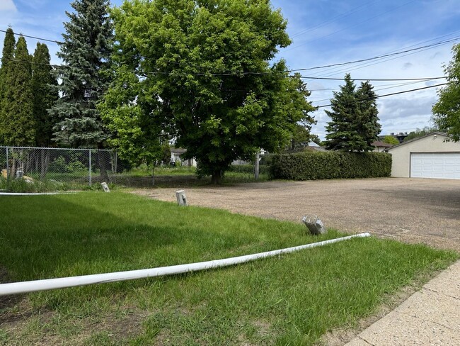 Photo - 1 Bed 1 Bath Unit in Edmonton, AB Unit 3