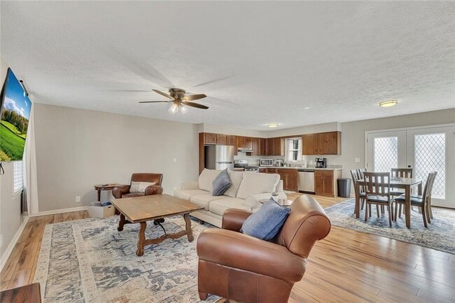 Photo - 303 Nottingham Dr