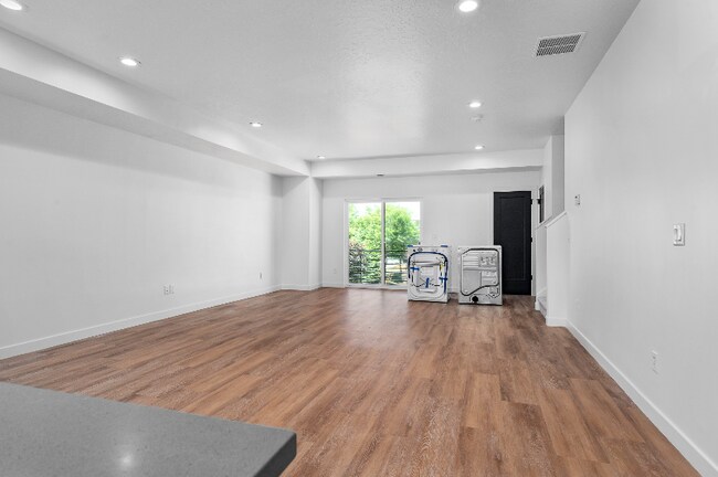 Photo - 487 W 620 N