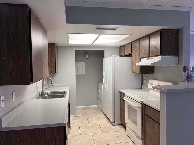 Photo - 4608 W Maryland Ave Unidad 107