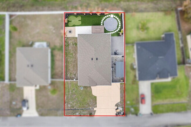 Photo - 681 SW Millard Dr