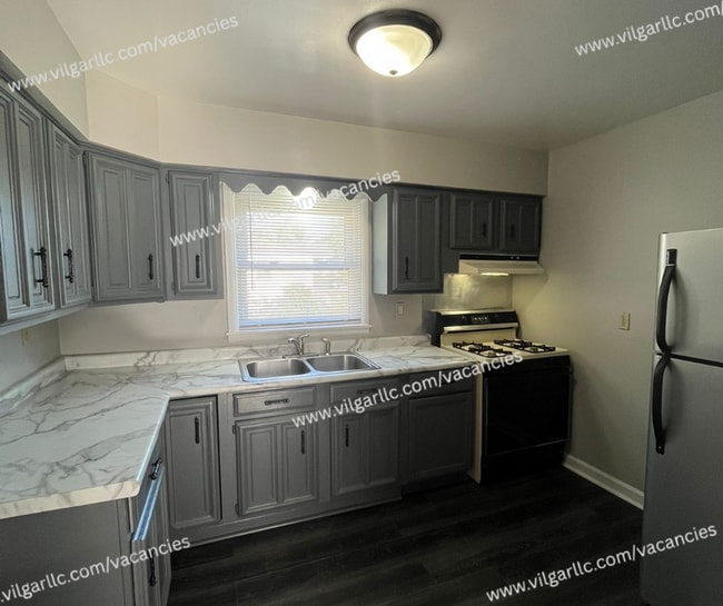 Photo - 2 large bedrooms & 1 newly updated bathroo...