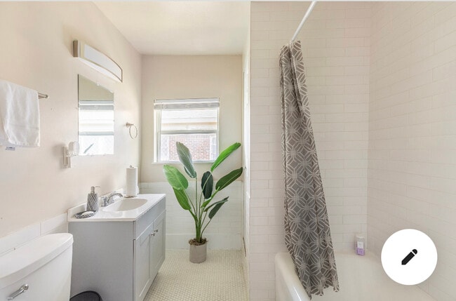 Shared Bath - 2108 Berry St Unit Whole house rental