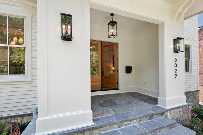 Photo - 5022 Cathedral Ave NW