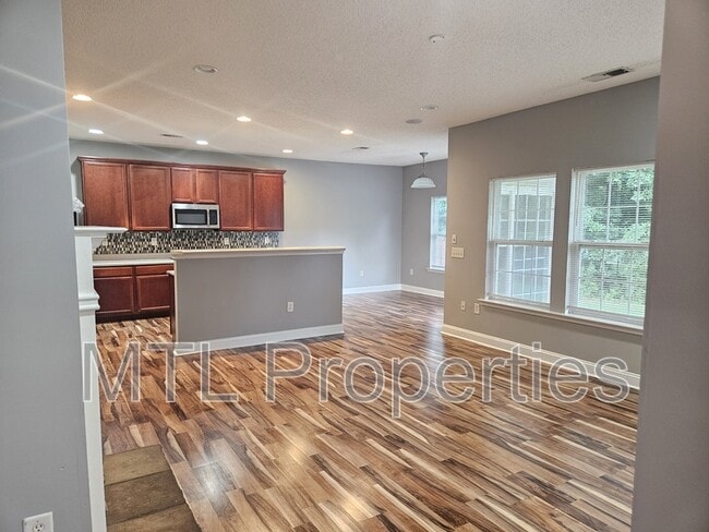 Photo - 302 Nanny Point Dr