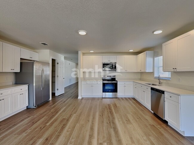 Photo - 15601 Sarcee Ct