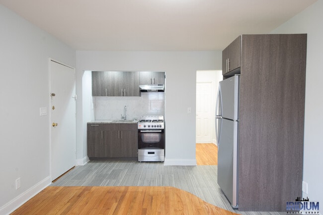 Building Photo - 296-310 S Harrison St - 308-1