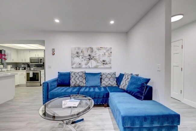 Photo - 543 SE Greenway Terrace