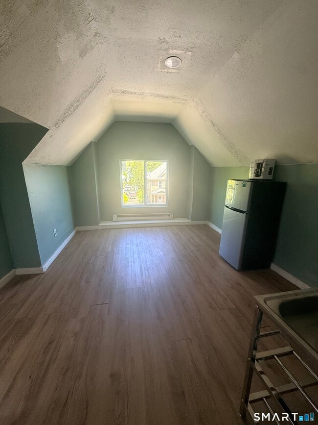 Photo - 254 Bassett St