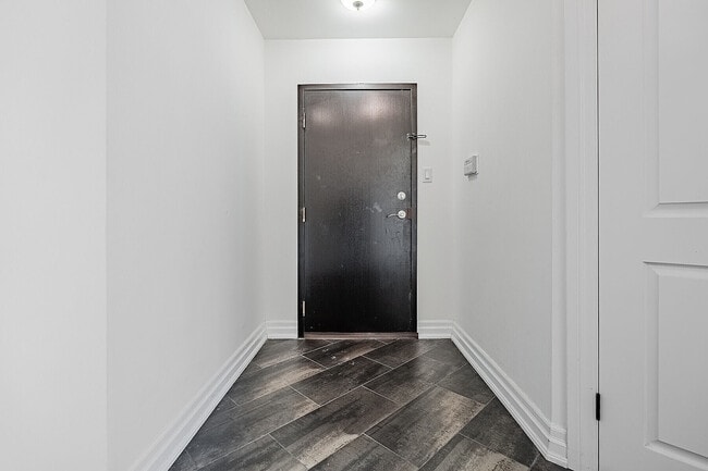 Photo - 10 Queens Quay W