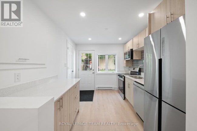 Photo - 145 St Andrew St Unit 2