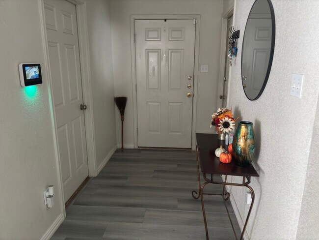 Photo - 1103 Travis Cir