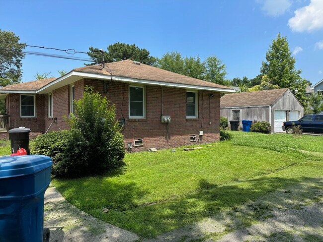 front/bush removed - 200 N Fir Ave Unit 200 N Fir Avenue #B