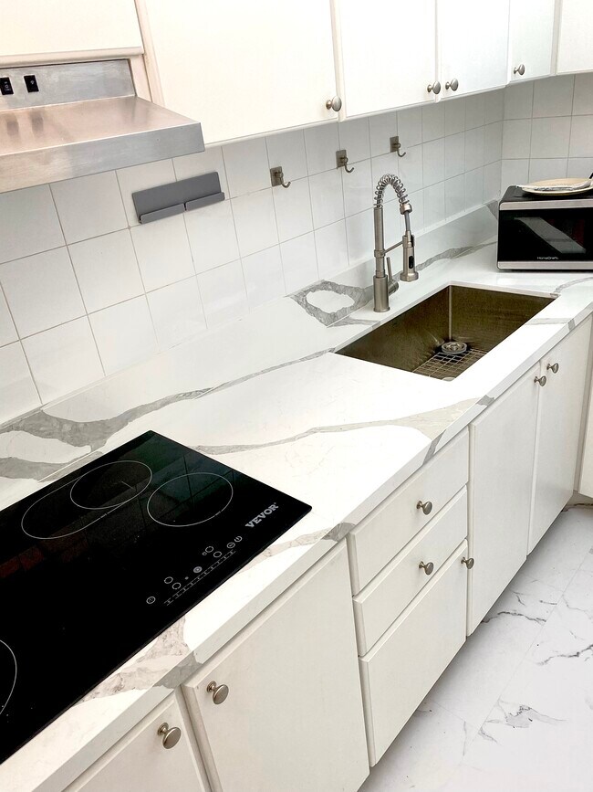 Kitchen upgraded - 1000 West Ave Unit 428