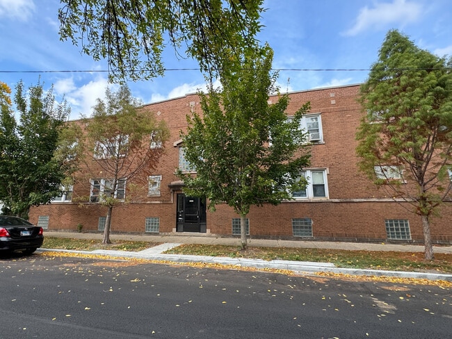 Building Photo - 5904 W Berteau Ave