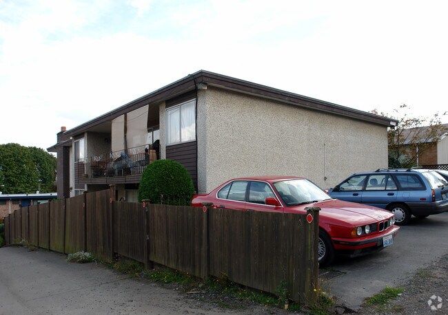 4245 27th Ave W