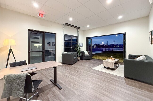 Photo - The Towns On Elm