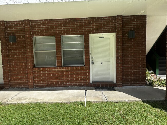 Building Photo - 1315 SE Silver Springs Pl