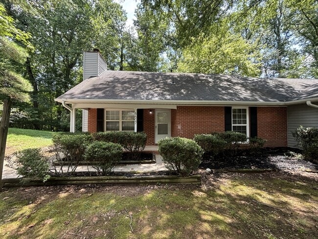 Building Photo - Newly Updated 2 BR 2 Full Bath Townhome ne...
