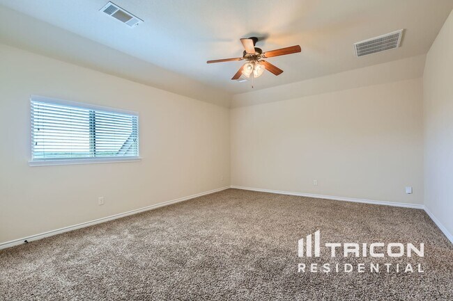 Photo - 1044 Lufkin Ln