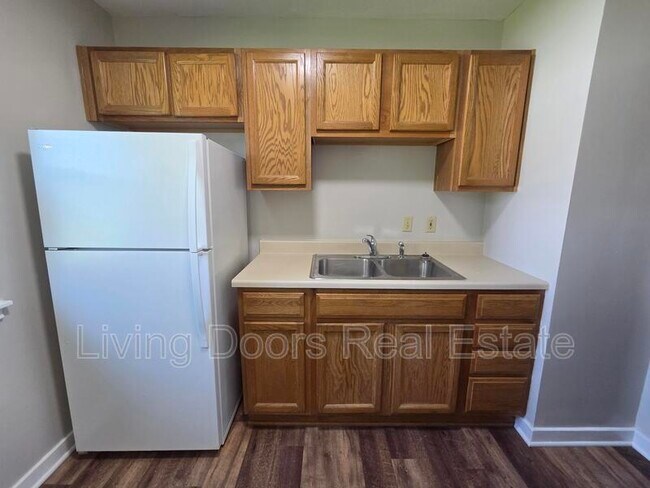 Photo - 323 S 47th St