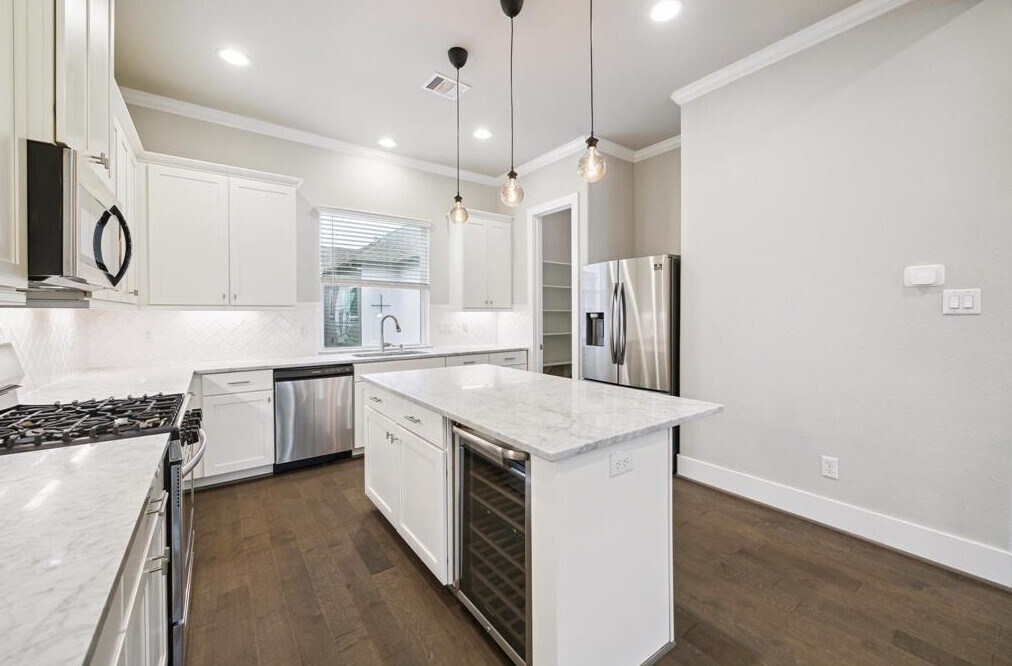 Photo - 910 W 35th St