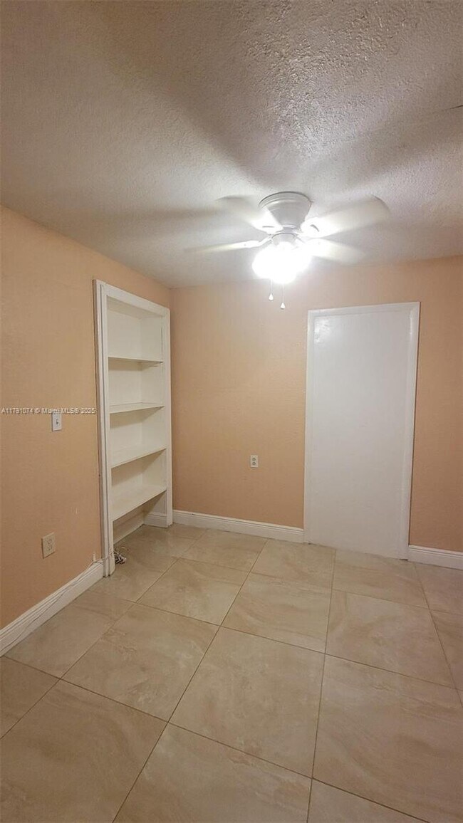 Photo - 5001 NW 23rd St Unidad A